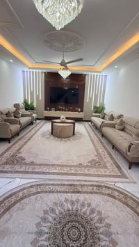 بيت للبيع المساحة ٢٤٠ بمجمع الرواد اي نقص مابي كامل التصليحات ومبدلين ...