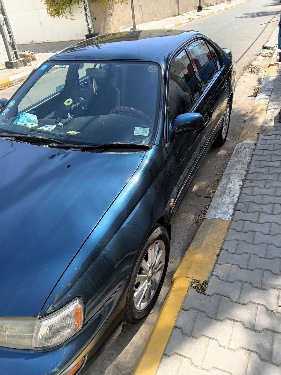من رخصة الادمن كرونا موديل ١٩٩٣ فرخ بطه رقم واسط باسمي تحويل شوكت متريد سيارة جاهزه من جميع النواحي واحلى من الصور باستثناء التبريد منظومه جديده ومظغوطه غاز نقص بس دكم الفان والي سي عاطلات اذا اشدهن تبريد فول السعر ٦٠ ورقه وبيهه مجال بسيط الاتصال *********** مكاني واسط
