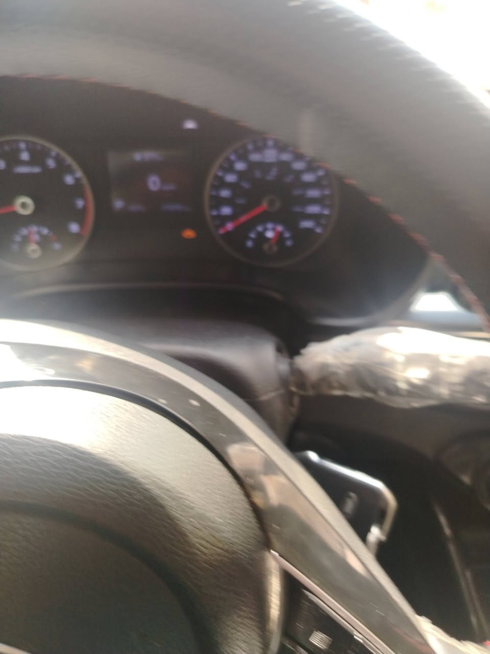 السلام عليكم كيه فورت موديل ٢٠١٩ رقم سليمانيه سيارة ب اسمي وهزه جديده سياره جديده بس مبدل جاملغ وبنيد شويه معجون جاملغ الورا بي طعجه خفيفه حساسات كير محرك تبريد مقفولات بشده و١٢ وبيها مجال 
 ***********
مكاني بغداد غزاليه
