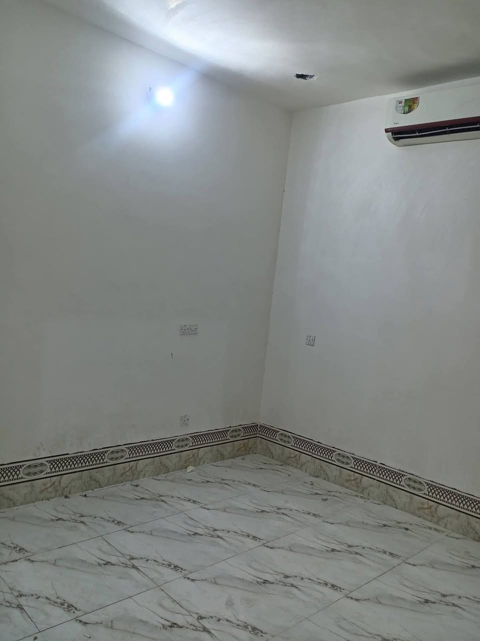 طريق بغداد عمود 64 • مؤث • غرفة وصالة
