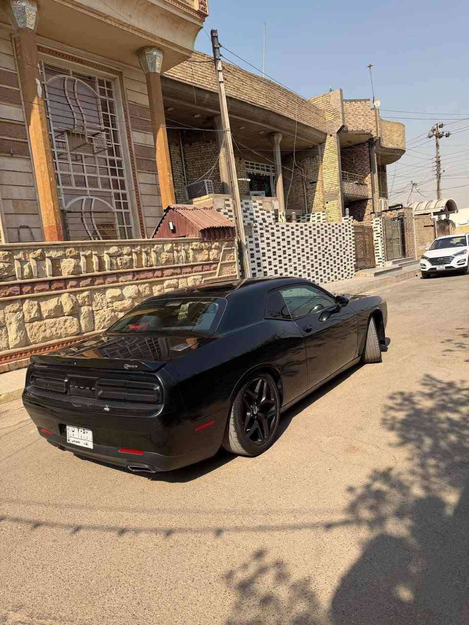 جالنجر 2018
مكفوله كفاله عامه من الضربه و التبديل 
بيه جاملغ امامي صبغ فقط
محرك 3600 
شاشه 
كامره 
شفتات ستيرن 
ويل كب كروم 
مانع نزلاغ 
ثلاث انضمه قياده 
حساس امامي خلفي 
داخل اسود ملكي 
تشغيل عن بعد 
مواصفات فول عده الفتحه
رقم بغداد مميز ينباع وي السياره 
منظومة تبريد جديدة 

صدر جديد 

ادامة كاملة

كلشي ميحتاج للسيارة 

ترهم بيع او مراوس 

السعر 145 وبيه مجال 

***********

