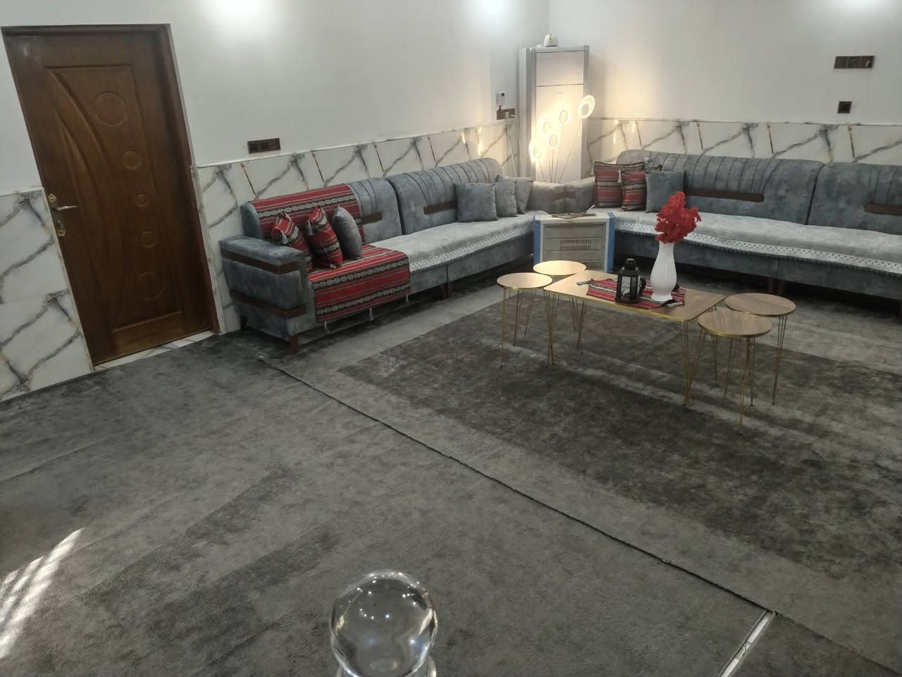 🏡 بيت للبيع او المراوس - بناء حديث (صب) - طابو صرف 🏡
​💵 السعر: 175 مليون (مطلوب للإسكان 18 مليون).
​📍 الموقع: حي الكرامة (نهاية شارع العيادة الي بحي التضحية) - شارع البيت 10م.
​📐 المساحة: 200 متر مربع.
​🧱 تفاصيل البيت: طابق واحد صب، غرفتين نوم، صالة كبيرة + صالة صغيرة، ديوانية كبيرة، مطبخ (حار/بارد)، صحيات داخلية وخارجية، كراج، ومنورين، السطح شتايكر.
​⚡ الخدمات: كاملة (ماء، كهرباء، مجاري، مدارس، أسواق).
💥 للتواصل 💥اتصال أو واتساب ***********

