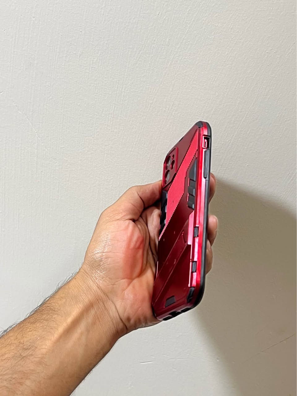 *********** بغداد  مدينة الصدر
11 عادي ذاكرة 128 لون احمر 
نظيف كلش بس ضهرة مكسور وحاطلة كفر 
شاشة اصلية 
جهاز لا يعلك والمس مالة يخبل 
رايدة ب١٦٠ قفل
مكان بغداد مدينة الصدر 
*********** بغداد, العراق
