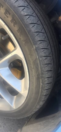 عندي. تخم تايرات 20/40/245 بيع مشدودات اقل الشهر نظافه 95 /100 عارضهن ...