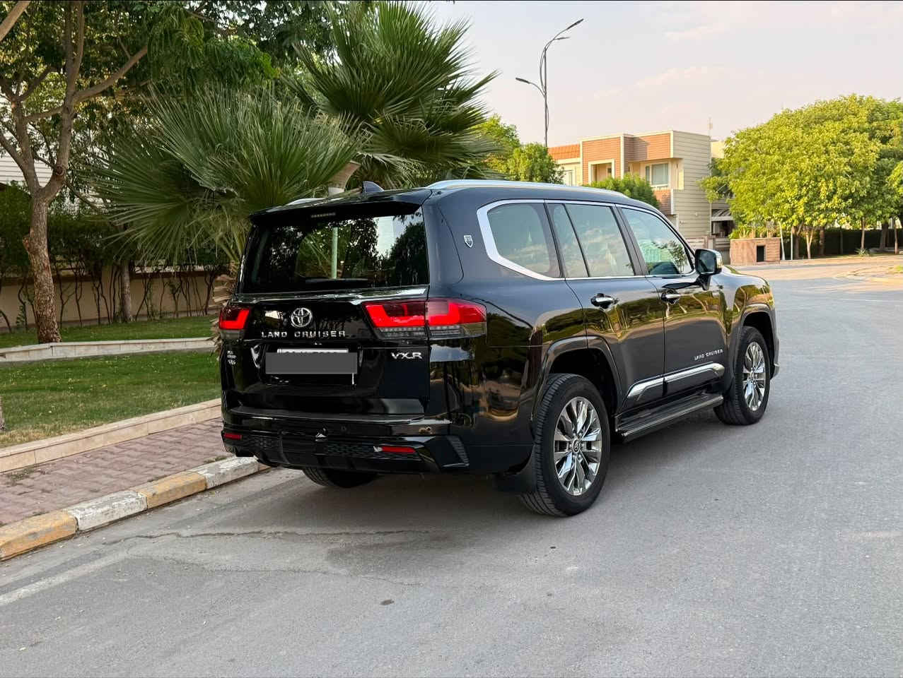 تيوتا لاندكروز 2025 SAS
  VXR
سياره فول مواصفات 

ماشيه 9600
مغلف ppf  
الون :اسود 
داخل احمر
بدون صبغ سياره نضيفه مكفوله كفاله عامه. 
بعدها بل ضمان مال شركة SAS

رقم. التلفون ‭***********‬
