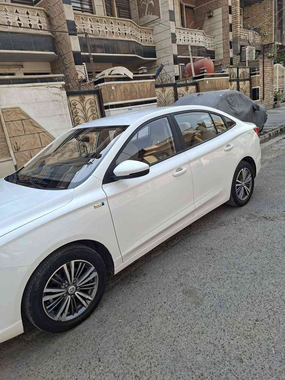 السلام عليكم 
MG 5 للبيع
موديل 24
محرك 1500 تنفس طبيعي 
ماشيه 48 الف كيلو 
مواصفات عادية شاشة عطلات و شاشة اندرويد و مثبت سرعة 
المحرك و الكير و الكهربائيات مكفولة 
الكشر بي بارد بالبنيد حك شبر 
السيارة داخلة ضمن ضمان الشركة
 جميع الصيانات الدورية مسويها بالشركة
 السيارة استخدام شخصي ومحافظ عليها
السعر 90 $ 
***********
