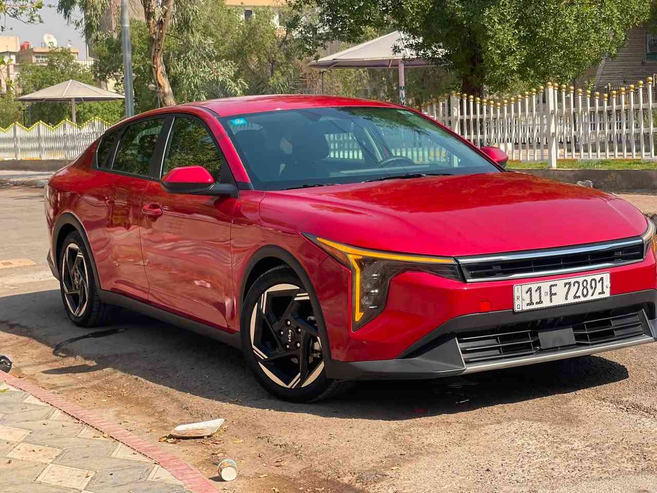 السلام عليكم k4 للبيع سعر 154 ورقه 
حادث قطعه وحد بنيد فقط صبغ حادثها بسيط كلش 
راديترات بلادي السياره داخله شهداء ب اسم والدتي وكاله عامه مواصفات EX 

•  محرك 2.0L - 4 سلندر
•  ويل 17 المنيوم
•  كشن  SynTex + تدفئة امامي خلفي
•  شاشة 12.3 + عداد رقمي 12.3
•  CarPlay وايرلس + نافيگيشن
•  كاميرا + حساسات
•  دخول ذكي + تشغيل بصمة + تشغيل عن بعد
•  مثبت سرعة رادار
•  رادار امامي + حافظ مسار
•  6 ايرباك *********** مكاني بغداد لامين الثانيه
