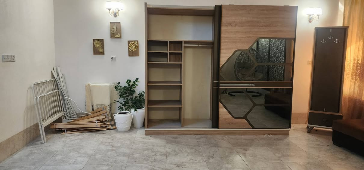 غرفة نوم تركي مكونة من سبع قطع نظافة ٩٥ بالمية السعر ٥٥٠ الف ***********
