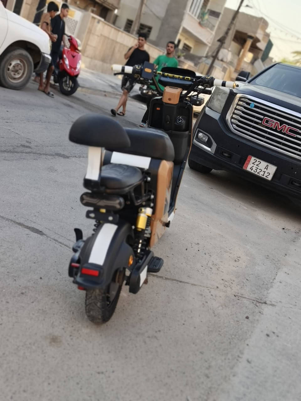 السلام عليكم دراجة شحن للبيع R92062 بطاريات الاكبار جديدات ما صالي شهر جايبها العنوان بغداد الجديدة للتواصل *********** السعر 500وبيها مجال حك الجية
