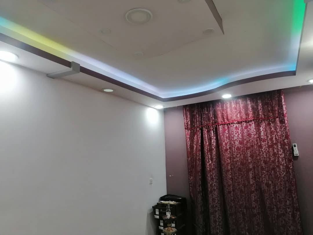 السلام عليكم الدار للبيع او للمراوس
المكان الدورة مقابل شارع ابو طيارة 
شارع نسائم النخيل بالوسط 
زراعي سند 25
من المناطق  المشمولة بقرار التطويب 
نقص الواجهة فقط 
كلشي قريب يمك مخضر اسواق افران 
حتى مستشفى 
المساحة 100 م
الواجهة 7.25 النزال 14 
يحتوي على 4 غرف نوم
مطبخ وحولي واستقبال 
وحمامات عدد 2 وتواليت خارجي 
عرض الشارع 10 م 
الدار بدون دلالية 
العقار باسمنا 
السعر على الخاص 
للاستفسار الاتصال على *********** واتساب

***********
