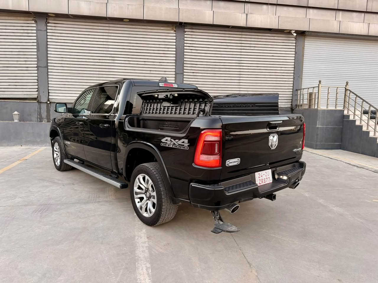 دوج رام 2024 longhorn
موصفات لونج هورن /ram
محرك 8 سلندر 4x4 
شاشه تيسلا 
بودي بوكس 
بنوراما 
تشغيل عن بعد 
كشنات تبريد تدفئه 
صندوق كهرباء 
سماعات هارمن كاردون 
عداد الكتروني 
سياره ربع جاملغ خلفي و ربع جاملغ امامي 
بدون دواخل و جميع ايرباكات سليمه
صور حادث في منشور 
سياره كاتي مواقت يترقم اربيل سليمانيه دهوك
مكان سياره كركوك
سعر 380
***********
