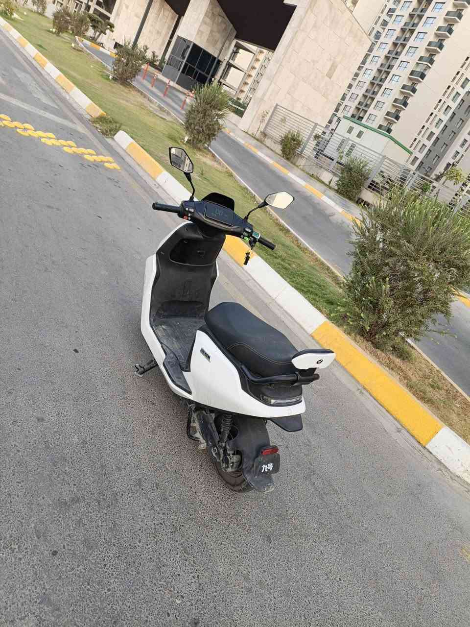 سلام عليكم دراجه شحن ياديا 6باتري 72فولت 35امبير تمشيك بل شحنه فوك ل50كيلو كامله ومكفوله ماشيه50كيلو بس سرعته 75حقيقي طياره دراجه  سعرها650وبيها مجال بسيط مكاني حي الجهاد بغداد ستفسار *********** بيع فقط

