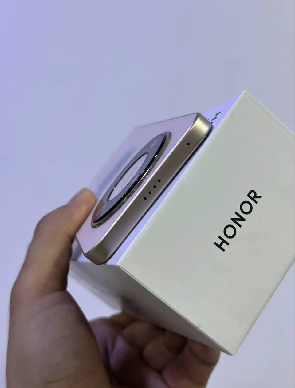 HONOR X9d 5G
جهاز استخدام قليل كلش حاله حال جديد
 كامل ملحقات
لونه ذهبي
 ذاكرة ٢٥٦
 عشوائية ١٢
 جهاز مكفول وبي ضمان

 السعر : ٤٢٠ الف 
 مكاني الناصريه : ***********
