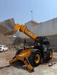 تصعيد مواد • طوابق ١-٣ • خدمة بناء