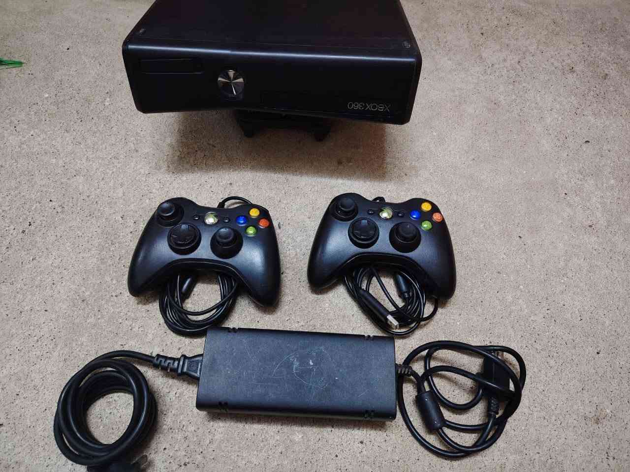 أكس بوكس 360 للبيع السعر 80 مابي مجال  مع جوستاكات 3 
***********
