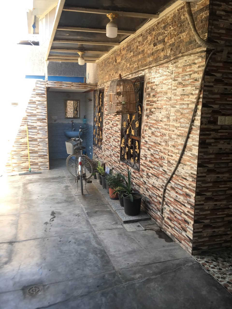 بيت للبيع طابو ملك صرف سند مستقل في حي اسيا مساحة ١٥٠ متر يحتوي على ٤ غرف نوم استفسار اتصل على هذا الرقم ***********
