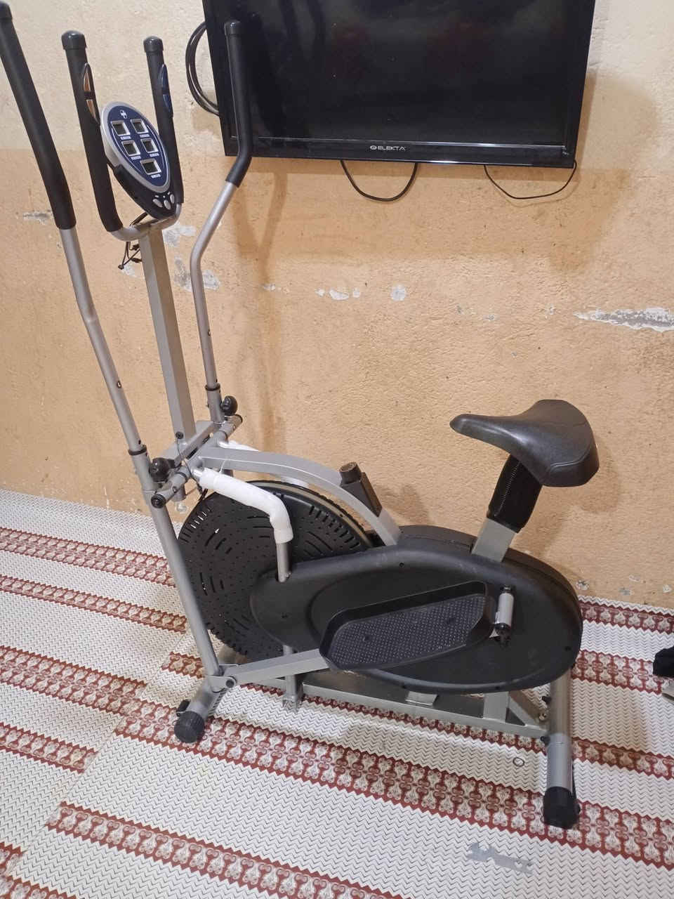 جهاز لابتكال رياضي جديد مستخدم قليل جداً يتحمل وزن 120 كيلو بس شاشة يحسب الوقت والمسافة المقطوعة ودقات القلب والسعرات الحرارية والسرعة السعر 150 
البصرة القبلة ***********
