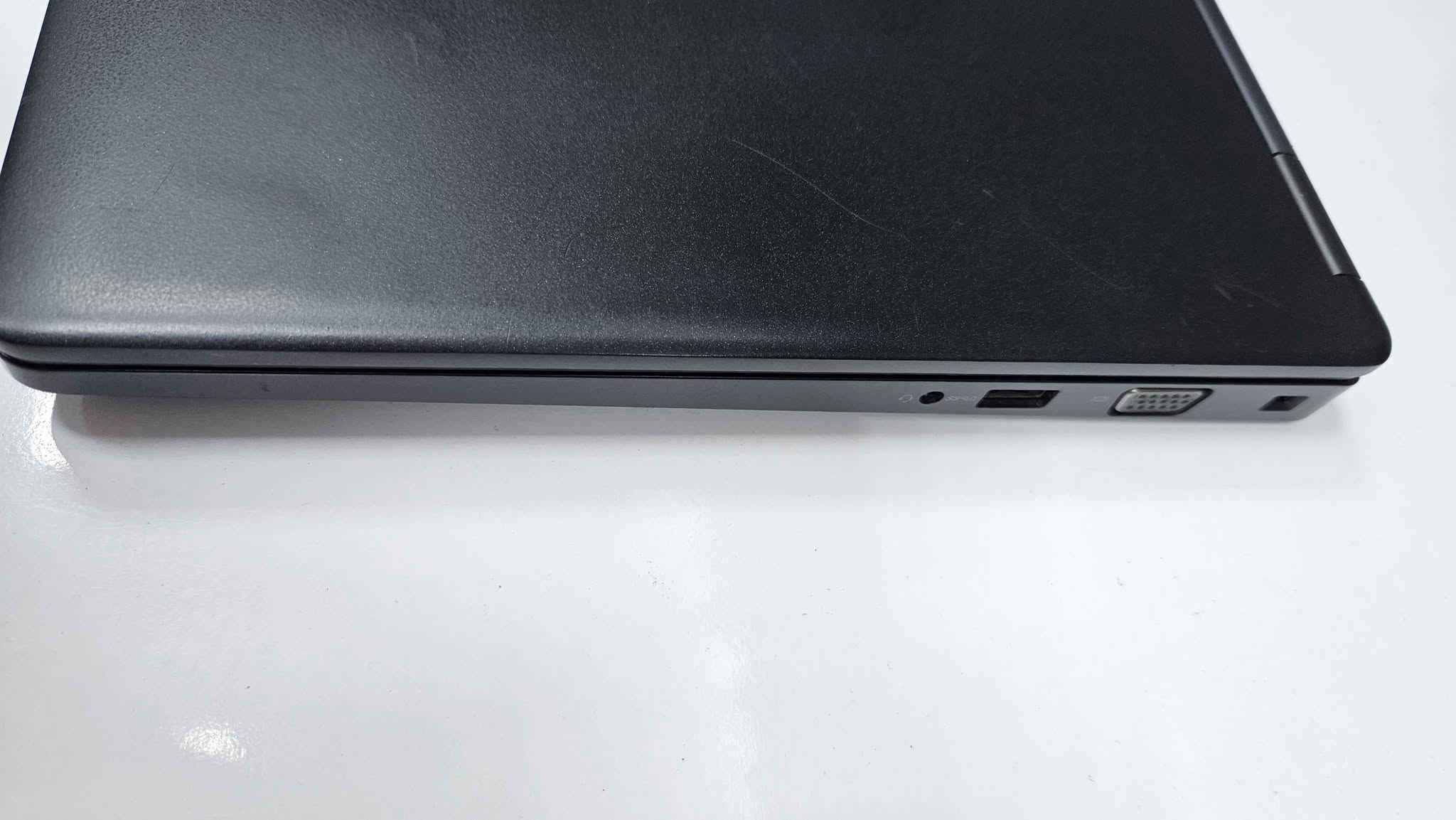 Dell Latitude 5490 • كور i5 جيل ٨ • MX130 ٢GB
