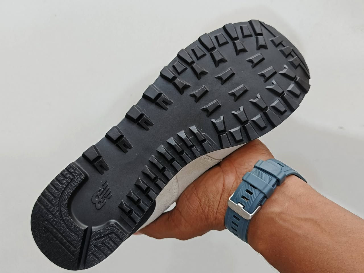 ▪️ نيو بالنص اصلي اورجنال
▪️قياس 42---26.5.cm طول القدم 
▪️ نسبة نظافة ١٠٠٪ ✅🔥
👟 طبي وزن خفيف مريح القدم 
☎ واتساب ***********☎
🚗 توصيل كافة محافظات العراق 🚗 # #
