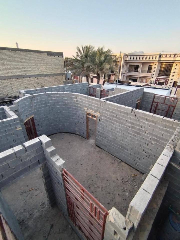 ​✨ فرصة استثمارية / بيت للبيع في حي جبيل
يتوفر بيت للبيع في موقع ممتاز:
​الموقع: حي جبيل - قرب جامع معاوية.
​المساحة الإجمالية: 200 متر مربع.
​الواجهة: 10 متر | النزال: 20 متر.
​تفاصيل البناء: بناء بلوك مكتمل حتى الطابق الأول (غير مسقف)، ويحتوي على الأبواب والشبابيك.

السعر 85 وبي مجال 

يرهم مراوس ببيت كامل ومساحه اقل 

​الوضع القانوني: طابو صرف مناصفة.
​📩 للتواصل ومعاينة العقار: يرجى الاتصال على الرقم [***********] أو المراسلة عبر الواتساب.
