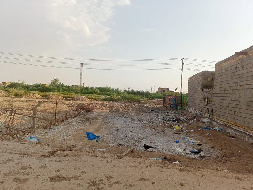 قطعة زراعي 250 متر بحي السلام قرب الالمنيوم ماي ومجاري وكهرباء  تبليط قريب عليها منطقة مشمولة بالتطويب مواجهة لسجة القطار بجهة الالمنيوم مو بجهة سيد خضير للاستفسار الاتصال على الرقم  ***********
