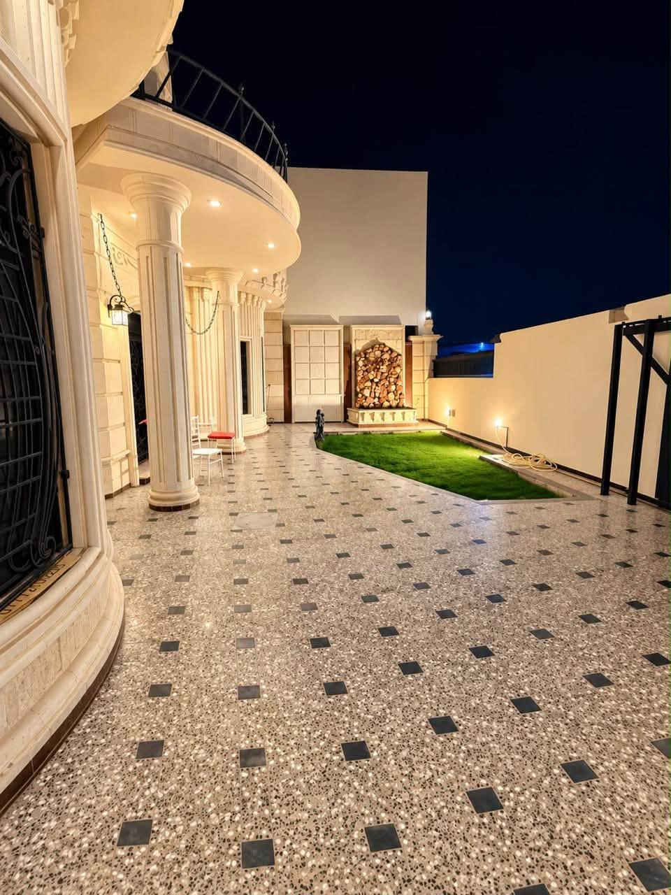 الموقع العامرية شارع السفارات
تشطيب جديد ٢٠٢٦
يحتوي على 
٦ غرف 
صالات عدد ٢
مطابخ عدد ٤
مناور عدد ٣ 
حمامات عدد ٣ + لوندري غسيل ملابس 
كراج خارجي يتسع لاكثر من ١٥ سيارة
كراج داخلي
حديقة داخلية و حديقة خارجية
الايجار (تجاري فقط)
الدفع سنوي 
يصلح  للشركات الاجنبية و السفارات و شركات النفط و مراكز التجميل …

يقع على شارع تجاري سايدين و يبعد عن الحي الدوبلماسي مسافة ٦٠٠ متر 
و يبعد عن المطار حوالي ١٠ دقائق فقط 
الموقع مميز و هادئ و امن

للتواصل خاص او الاتصال ***********
