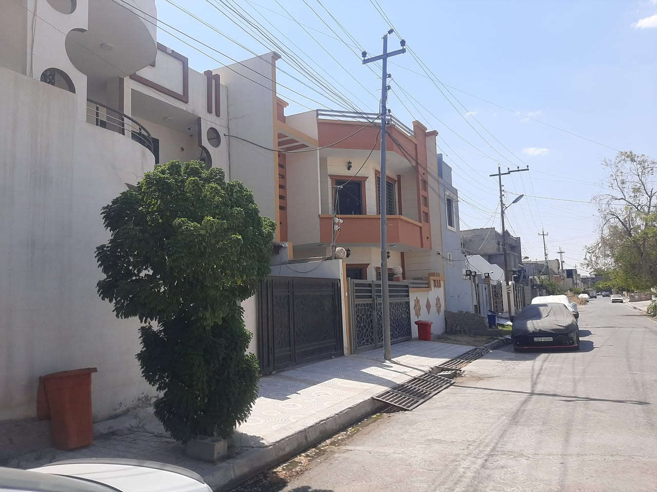 للبيع دار زراعي ١٥٠م طابقين منعزل درج خارجي الموقع مقابل دائرة المعوقين دور الضباط الفرع الأول من الشارع الرئيسي ولمعرفة المزيد من المعلومات الإتصال بالرقم *********** أو زيارة المكتب قرب دائرة المعوقين
