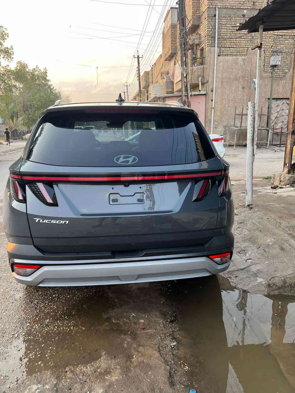 السلام عليكم توسان موديل٢٥ دخول جديد تفاصيل داخل الفديو السياره فول داخل ابيض جلد سياره زيرو ماشيه ٥الاف ***********

نص مكتوب في الصور:
- 75739435X
