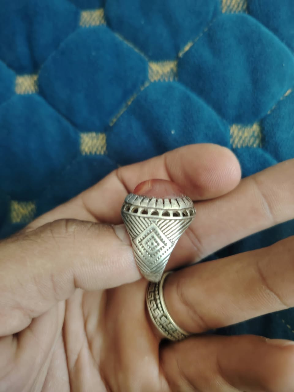 البيع التوصل وتساب او على خط ***********

