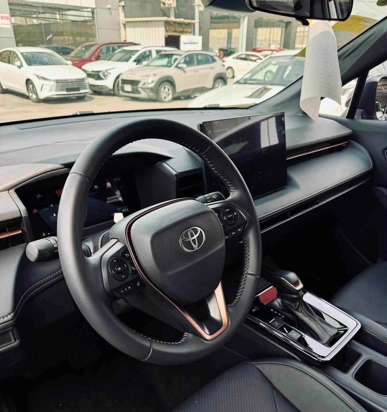 🚗 تويوتا فرونت لاندر 2026– الشكل الجديد S 

قوة الأداء + توفير الوقود + فخامة التصميم ✨

استمتع بتجربة قيادة عصرية مع أحدث إصدار من تويوتا الهايبرد، يجمع بين التكنولوجيا المتطورة والراحة الكاملة 👌

🔹 المواصفات:

 • محرك 2000cc هايبرد اقتصادي 🔋
 • فول مواصفات
 • فتحة سقف بانوراما ☀️
 • رادار أمامي (نظام أمان متطور)
 • م
 • 
 • مرايا جانبية قابلة للطي كهربائياً
 • رنكات قياس 17 إنش أسود + مرايا سوداء 🖤
 • شاشة كبيرة عالية الدقة
 • عدادات ديجيتال (كيجات إلكترونية)
 • إضاءة داخلية LED عصرية
 • حساسات أمامية وخلفية أصلية
 • مصابيح عدسات زينون + LED خلفي
 • وباقي المواصفات المعروفة من Toyota ✅

🔥 السيارة ماشيه 4000
 الاستفسار ***********
