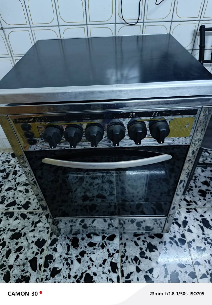 طباخ انبريال مصري كلش نضيف وشغال للبيع العنوان بغداد السيديه ***********
