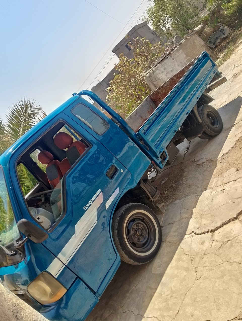 السلام عليكم كية ام عيون للبيع موديل 2002 مامسجل محرك گير اكسن باور شرط السيارة مانقصهة أي شيء السعر 32وبيها مجال شي قليل الاتصال على هاذا الرقم ***********
