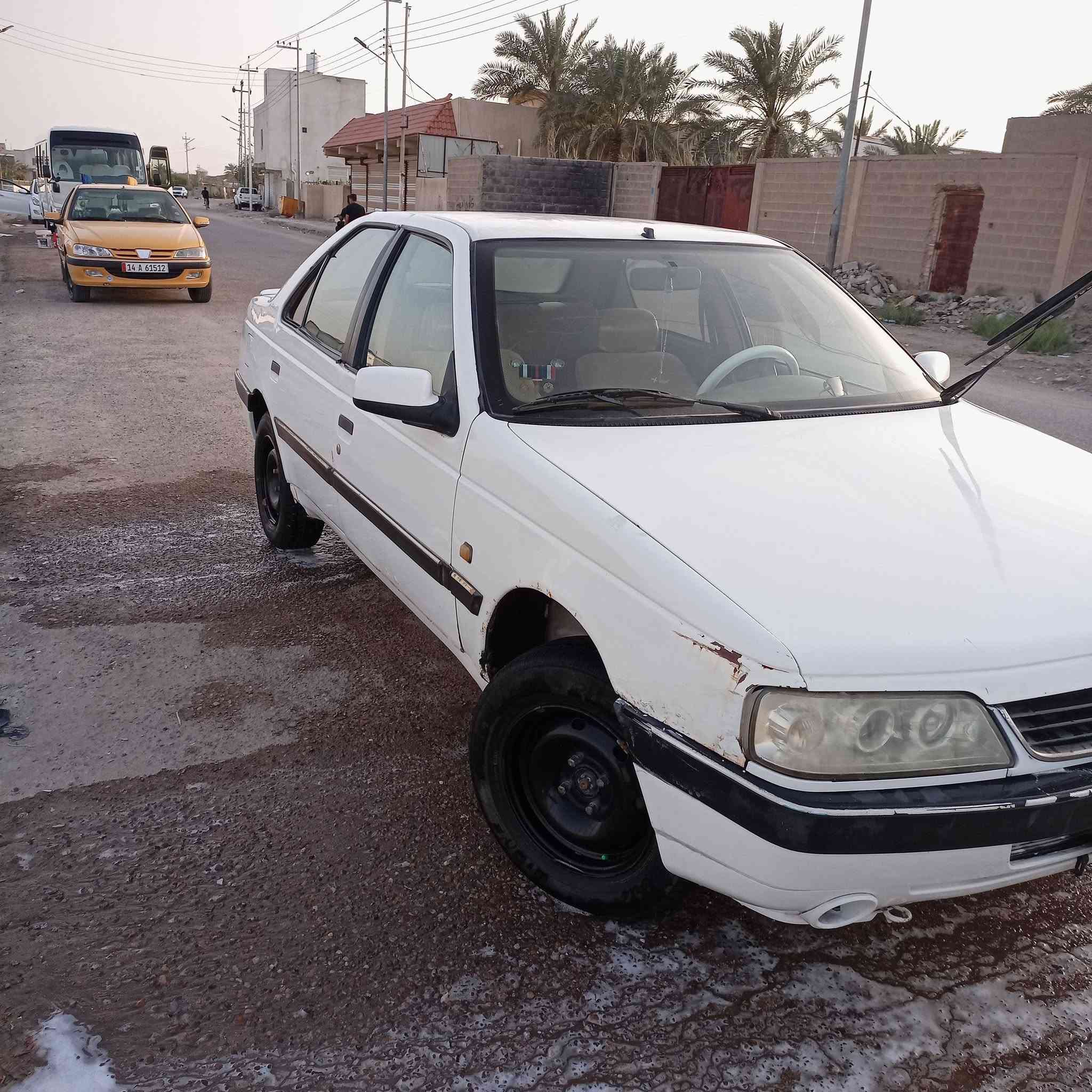 السلام عليكم 
بيجو 405 موديل ٢٠١٤ 
سنويته منتهيه شرط تحويل
مكينه كير تبريد شغال 
البدي حلو بس يحتاج ترتيب بيه خياس قليل 
سعر ٣٥ وبيه مجال للشراي 
الهاتف ***********
