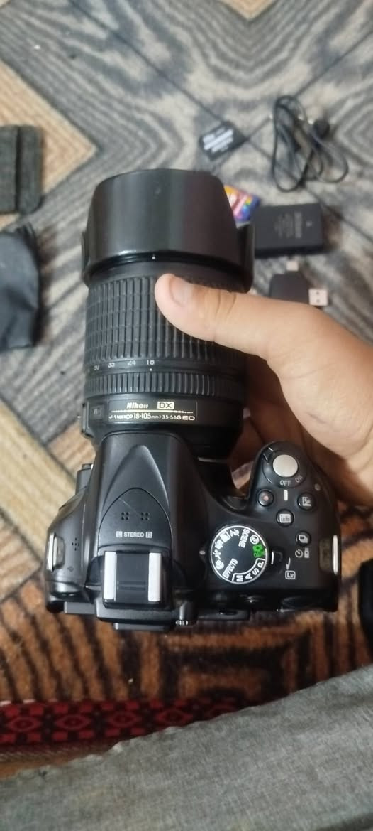 سلام عليكم كاميرا نيكون 5200
مكفوله من شخط صدعه ضربه 
نظافته فول الفول مثل ماشوف ابعينك امام الصورر  
ملحقاتها 
1- اظافه بطاريه عدد 2 
2- اظافه رام عدد 4
3- ناقل صور +واير نقل 
4- شاحنه اصليه فول 
5- عدسه{١٨-٢٤-35-50-70-105} VR
6- جنطه 
     السعر 300 وبيه مجال وهذه رقمي اتصل او وات ساب 
‏‏‪***********‬‏
وبيك خيرر وتدلل
