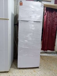 ثلاجه ١٤قدم • نضيفه • شغاله