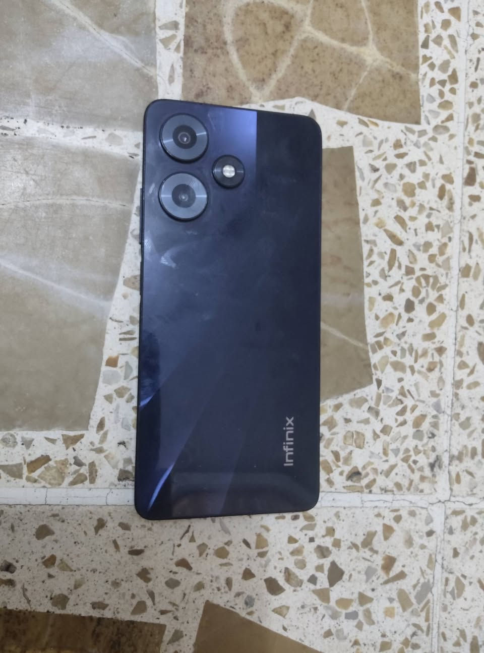 شاشة6.78 إنش IPS بدقة +HD ومعدل تحديث 90 هرتز. المعالج MediaTek Helio G88 والرام4 قيكا بايت والتخزين يا 128 قيكا بايت ويدعم كرت ميموري. الكاميرا الخلفية الأساسية50 ميگابكسل وياها عدسة مساعدة للعمق والأمامية8 ميگابكسل مع فلاش. البطارية 5000 ملي أمبير والشحن السلكي33 واط. يجي بنظام أندرويد13 مع واجهة XOS، يدعم شريحتين4G، بصمة جانبية مدمجة بزر التشغيل، فتح بالوجه، سماعات ستيريو ومدخل 3.5 مم. 
السعر 125 
الموقع بغداد
التواصل ***********
