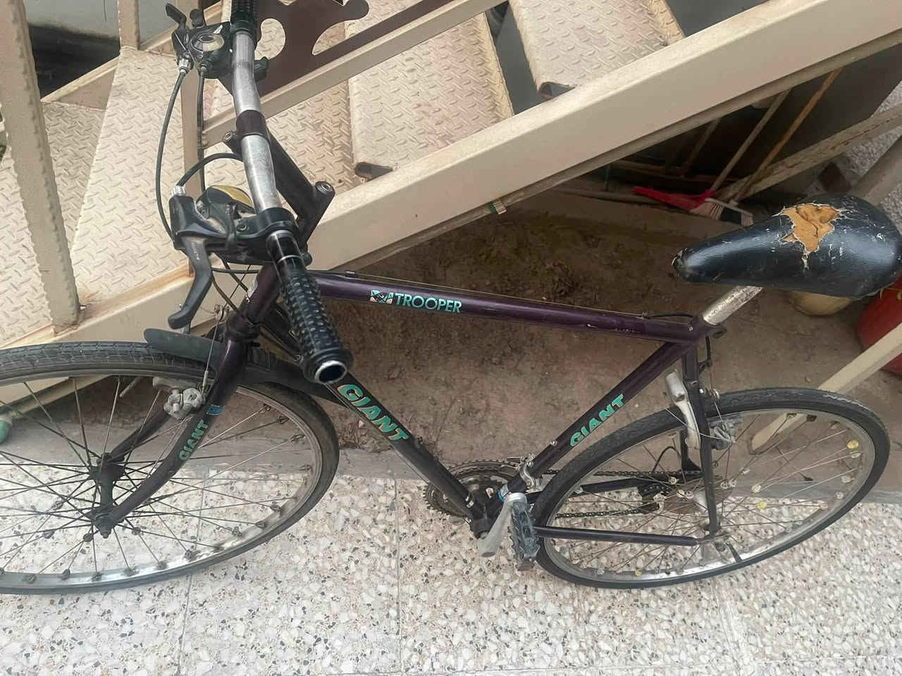 السلام عليكم بايسكل giant trooper حجم 700c مال ترحال frame cromo نقص بايدر سعره 40 الف وبيه مجال مكاني قرب جسر الجادريه ***********
