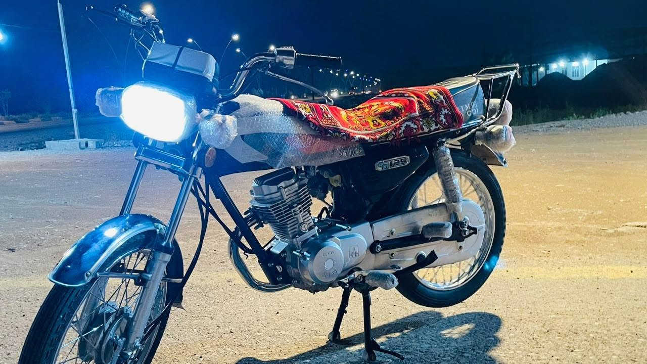 سلام عليكم دراجة نامة موديل 26 مكينه وشاصي
 دراجه خير من الله وماصار هواي من نزلتها للشارع كامله مكمله ورقه وياها مكاني ديالئ القصيرين قرب سيطره الغالبيه 
ب٦٧٥وبيها مجال حك جيتك
مو شراي رجائا ليتعبني رقم للاستفسار ***********

