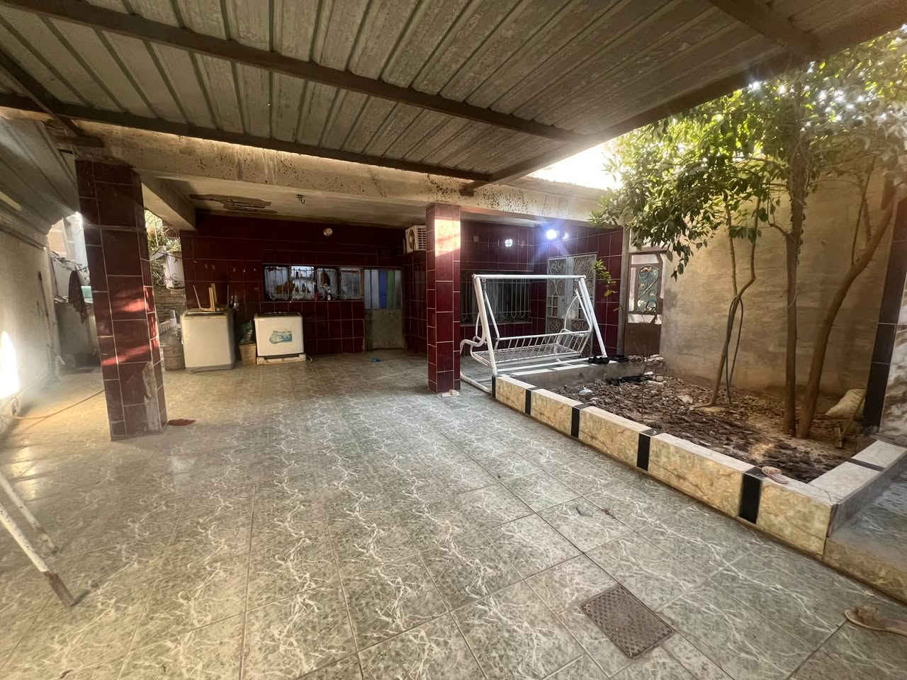دار للبيع 
المساحة 315 م 
العنوان بعقوبة التحرير فرع بيت كمبش 
***********
