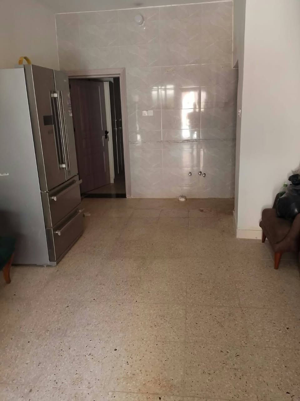 دار زراعي للبيع سند 25 بي اقرار محكمة  مساحة 54متر واجهة 4متر  وحدتين سكنية (استثمار ) الارضي طرمة وصالة مفتوحة على مطبخ امريكي   وغرفه نوم وبيها حمام والفوك نفس الشي    خدمات فووووول ماء كهرباء مجاري تبليط موقع البيت بغداد سبع ابكار مقابل مركز شرطه الصليخ.   ومن الله التوفيق  ***********
