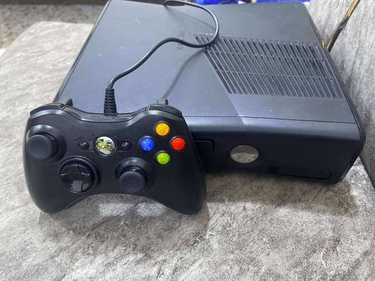 السلام عليكم 👋
عندي اكس بوكس 360
ما مستعمل غير كم شهر وتجي وياه يده جديده مشتريها قبل يومين 🎮
بيه هواي العاب ما يقارب 50 لعبه
العاب اكشن 
العاب طوبه ⚽
و gta5 
والعاب سيارات🏎️
ويأتي مع الجهاز اسلاكه جديده!
الموقع : بغداد 
السعر : 120 وبي مجال 
الرقم: ***********
