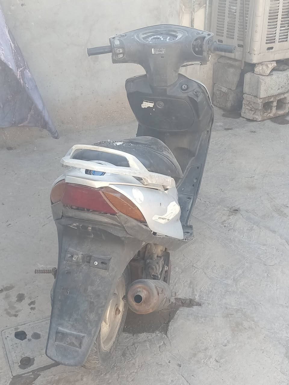 للبيع ماكس 140 ابييع  كووم حديد  الدراجه تشتغل وتطفه  كفراتهه اصليه كلهه ختم واحد السعر 165 الف مكاني بغداد الكاضميه رقمي ***********
