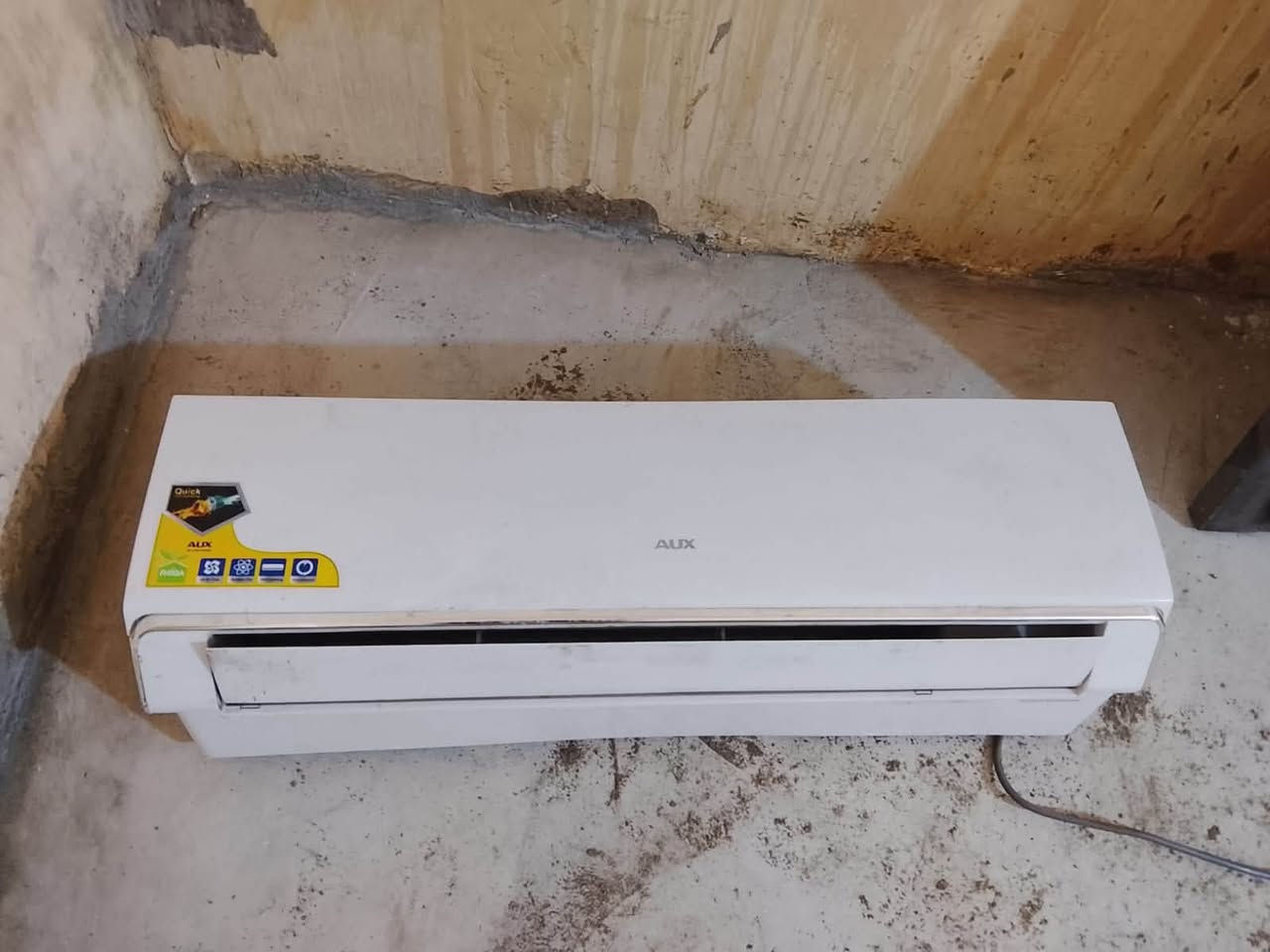 السلام عليكم سبلت طن ونص نوع سبلت اواكس نضافه 90/100 فقط بي إليك بل قطه داخليه وكامل ملحقاته السعر 225 العنوان المعقل الابله رقم ***********
