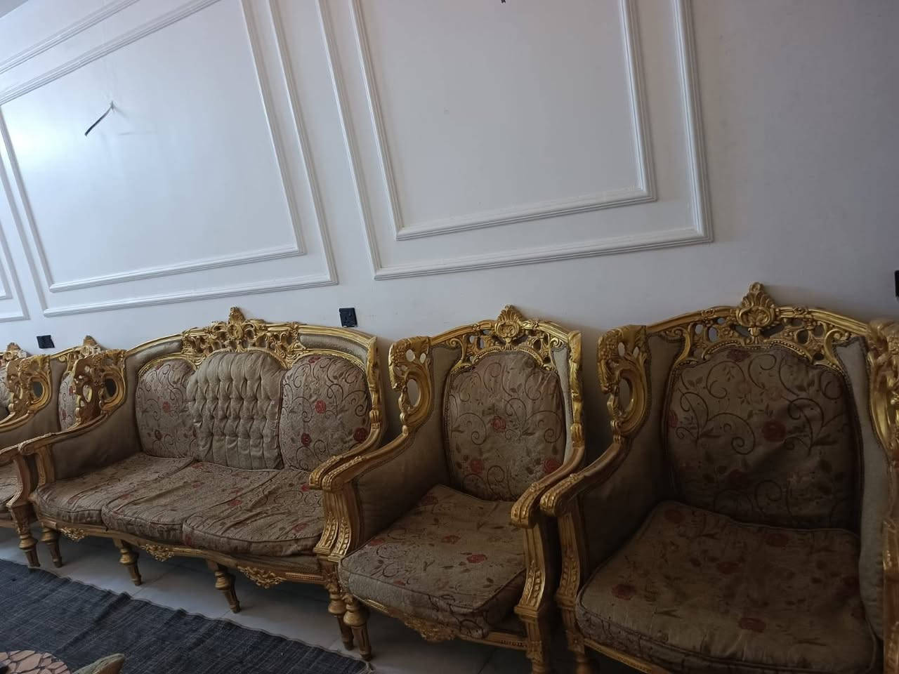 السلام عليكم
تخم مصري تزكام 10 مقاعد
السعر 450 الف وبي مجال 
للاسفسار ‎***********
