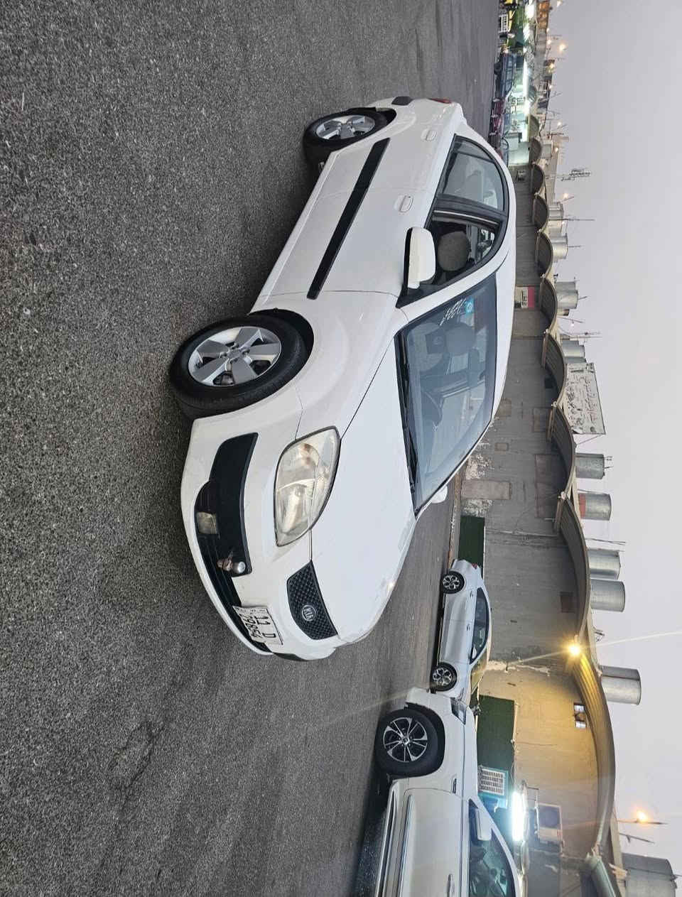 سيارة للبيع مكاني موصل حي السماح جاملاغات الخلفيه بيهم صبغ بدون دواخل سعر 80 كابون بانزين بيها محرك دوش ١٦ شرعي بل سماح بيع بدون معارض او قصط نقد فقط ***********
