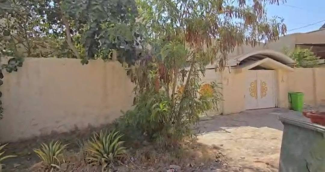 السلام عليكم دار للبيع
طابو صرف مساحة 200
موقع ممنتاز طوريج حي الجمعيه خلف الشارع العام مباشر ب ضهر البيت شارع العام 
يحتوي ع ٣غرف نوم صحيات خارجية داخلية 
تكدر تسوي مشتملات ثنين ينقسم ستفسار 
***********بي واتساب
