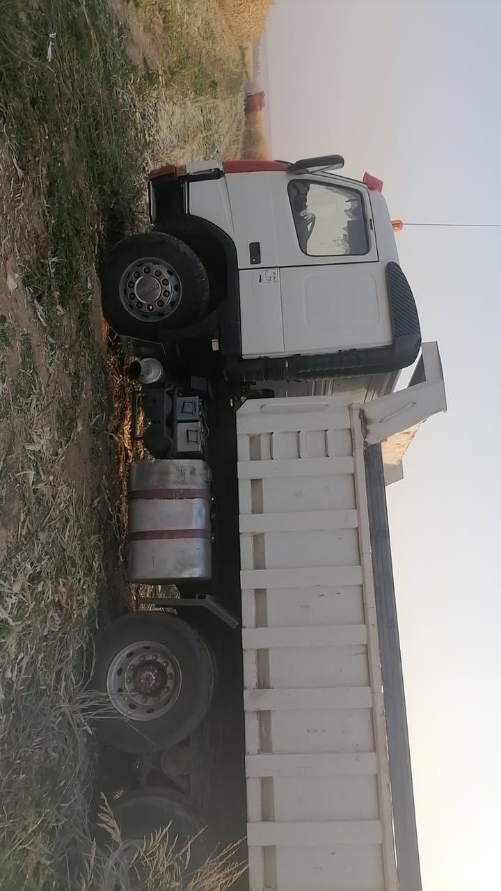 للبيع فالفو FM12 حجم ٤٢٠ موديل ٢٠٠٠ 
كير ٣*٣ سكس ويل مجموعة شفت كير محرك اكسل شاصي صبغ كل بالشرت رقم و سنوية جديد حتا ٢٠٣١ حصة كاز موجود سيارة جاهزة جوة شغل
سعر ٢٥٠ مجال
كورك *********** وتساب
زين ***********
