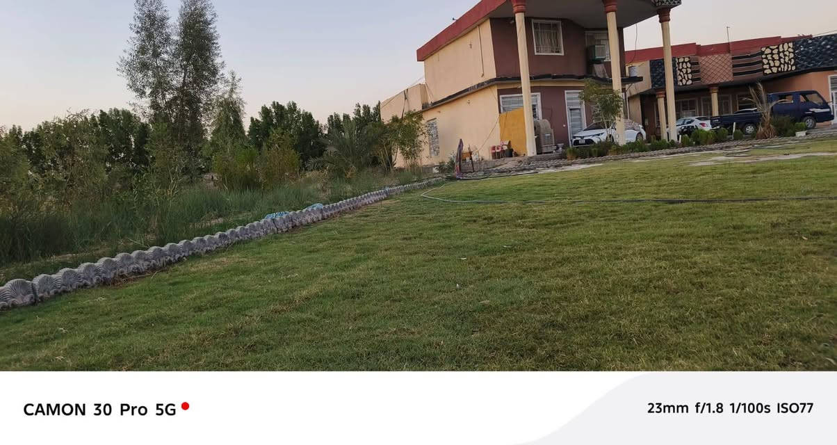 للبيع 
أرض طابو زراعي مفوضه بالطابو سند 25 في منطقة حميد شعبان قرب جامع عثمان المساحة 2 دونم وعلى شارعين ركن مسيجة ومعزوله واجهة كل جزء منها ١٠٠متر مع كافة الخدمات تبليط كهرباء وماء إسالة تحتوي على ثلاث دور وتوجد فيها مغروسات متنوعة من النخيل ومختلف أشجار السدر والفواكه 
١- البيت الأول مساحة ٤٠٠ متر يحتوي على ٧ غرف الاغلب نظام سويت مع الصحيات عامة ومضيف ١٢ متر البيت طابقين

٢-البيت الثاني مساحتة ٣٢٠ متر يحتوي على ٦ غرف نظام سويت مع الصحيات عامة البيت طابقين دبل فاليون 
٣-البيت الثالث قيد الإنشاء هيكل كامل فقط تشطيبات نهائية المساحة ٢٥٠متر . 
المساحة الكلية تتعدى ٦٥٠٠٠٠٠متر 
التواصل واتساب ***********

