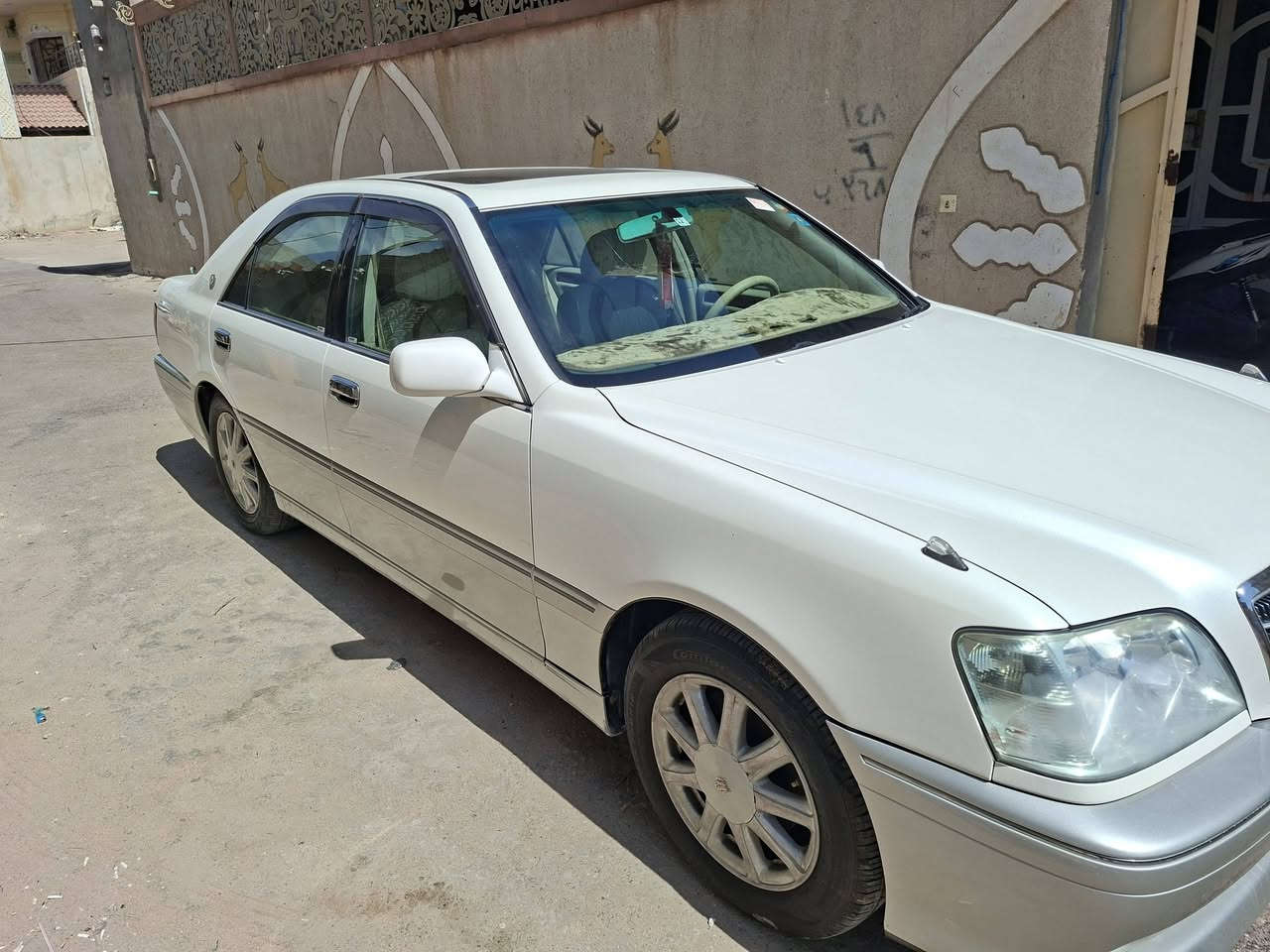 اجنون للبيع السيارة مديل ٢٠٠٣ السيارة ٣دكم بسامي تحويل ثاني يوم بيها ضربه بل جاملق الامامي ضربه خفيفه السيارة جاهزه كير مكينه حداديه دواخل السيارة احلى من الصور تجي و تشوف بعينك ترايك لاربيل العنوان بصرة ابو الخصيب الرقم *********** السعر ١٦٠
