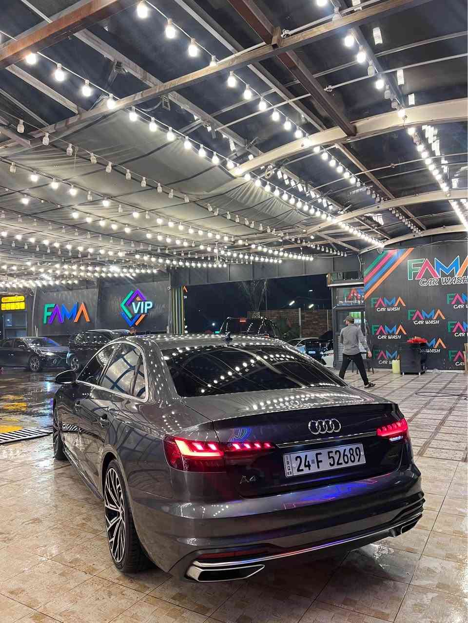 Audi A4 2023 Sline Quattro 
صندوق و  بابين صبغ بدون دواخل، بجم كبس،ارباك بس دكمة طاگ،٤١٠٠٠ ماشية،مواصفات فول فول، 
موجود بدهوك
***********
رقم و سنوي جديد دهوك, العراق
